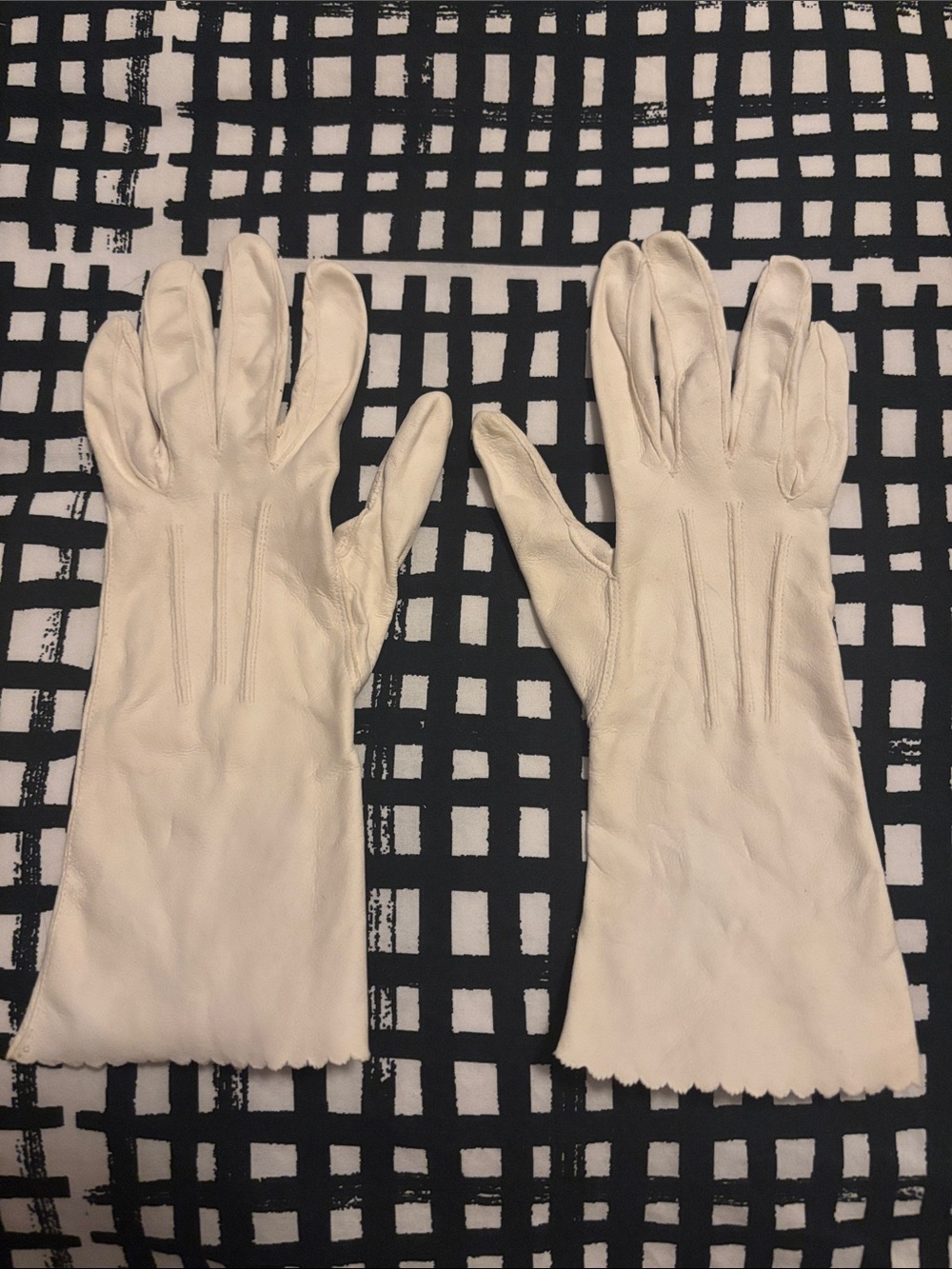 Vintage Women's/Children’s Cream Sheep’s Leather Gloves - Elegant Long Cuff -XS